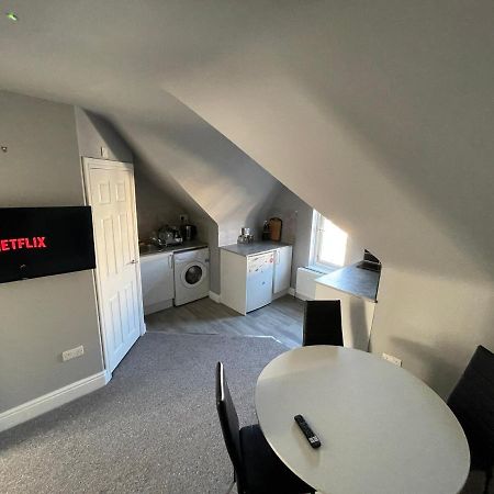 Luton Short Term Lets - Cardiff Road Daire Dış mekan fotoğraf