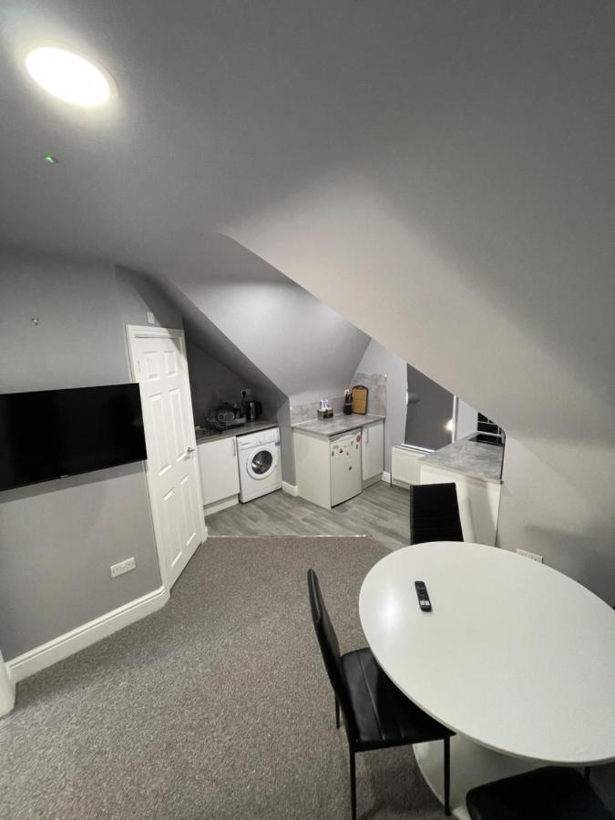 Luton Short Term Lets - Cardiff Road Daire Dış mekan fotoğraf